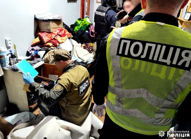 Поліція обшукала виправну колонію на Поліссі і знайшла сумнівні «десерти»