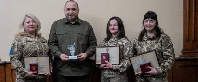 Три захисниці, які «поклали» російську КР Х-101 на Рівненщині, отримали відзнаки від Міноборони (ВІДЕО)