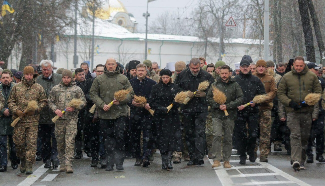 Коваль, Зеленський, Єрмак та інші вшанували жертв голоду (ФОТО)