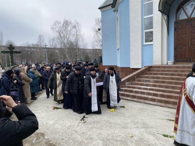 У Вараші попрощалися зі священником, який керував районом