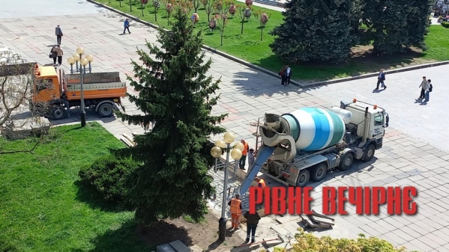 У центрі Рівного будують платний туалет