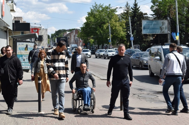 Коваль з Шакирзяном та Сіваком перевірили бордюри в центрі Рівного