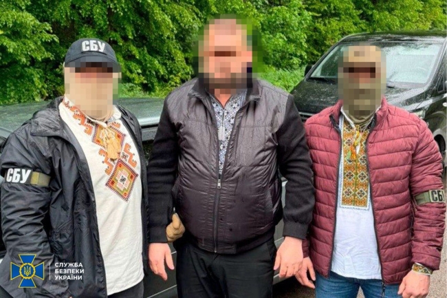 Силовики у вишиванках вдруге зловили з хабарем сільського голову Зорі