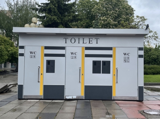 Петиція за перенесення туалету з майдану Незалежності у Рівному набрала 250 голосів всього за два дні