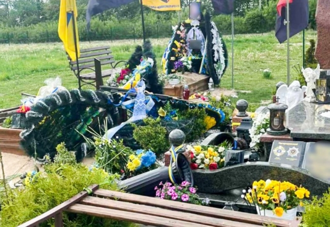 На Дубенщині хтось пошкодив могили українських захисників