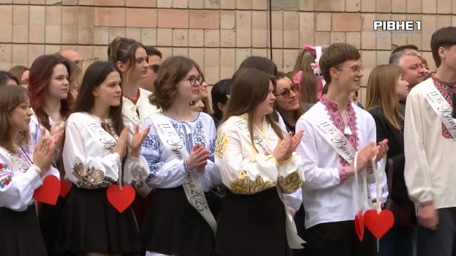 Як у Рівному пройшло свято останнього дзвоника (ВІДЕО)
