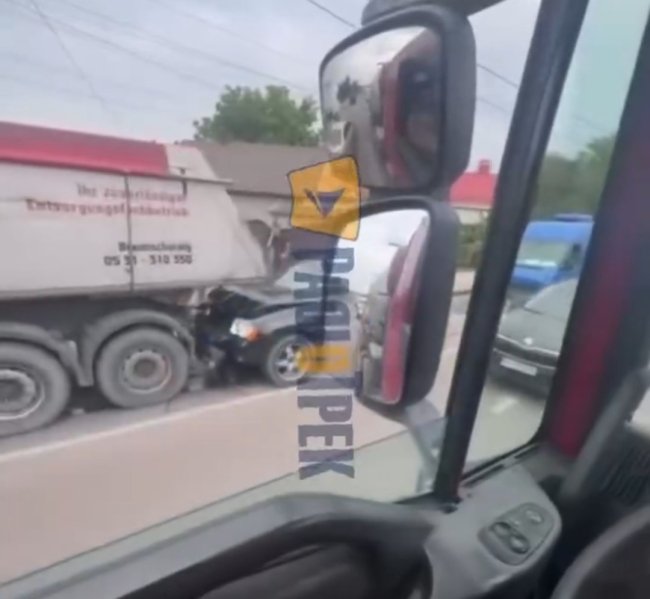 Скріншот з відео Радіо Трек 