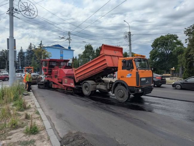 Від проспекту Миру - до вулиці Захисників Маріуполя: де сьогодні працюють шляховики