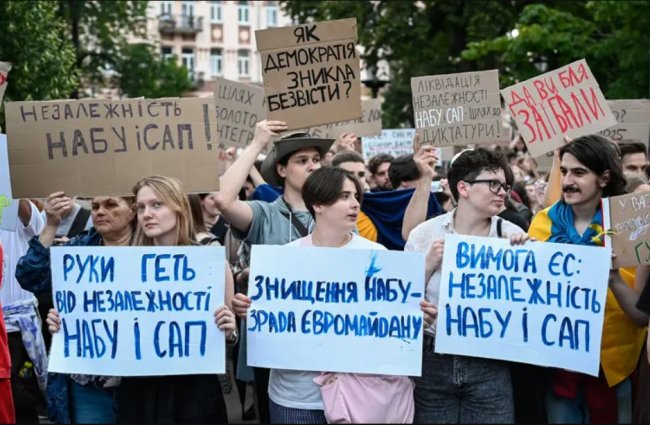 Нардепи з Рівненщини, які підтримали скандальний закон про НАБУ та САП
