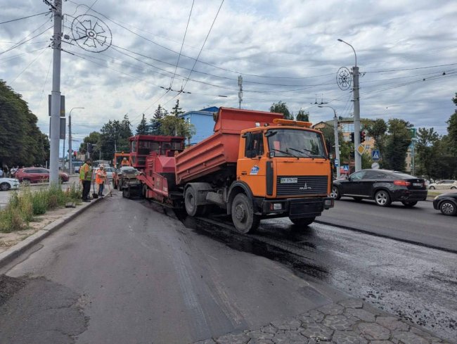 Соборна у Рівному тепер без ям