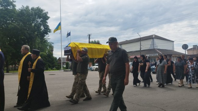У Дубровиці попрощалися з молодим воїном