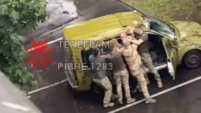 У ТЦК прокоментували силове затримання 50-річного чоловіка у Рівному 