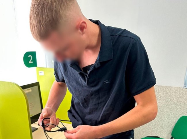 На Рівненщині іспит на «права» здавали за допомогою прихованої камери та навушників