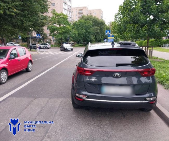 У Рівному на горе-паркувальників за тиждень винесли понад 750 постанов 