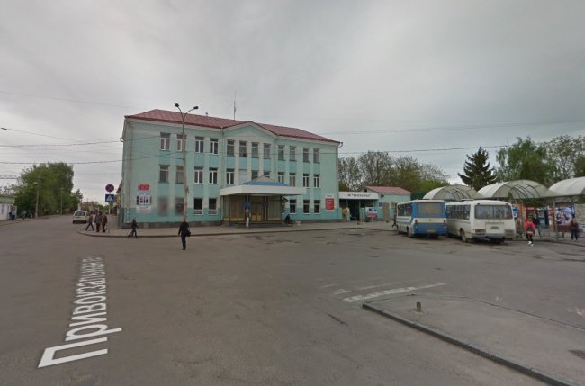 Продають будинок автобусної станції Рівного (ФОТО)