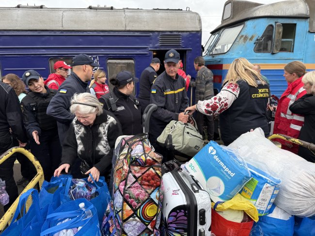 З Донеччини втікають від війни на Рівненщину