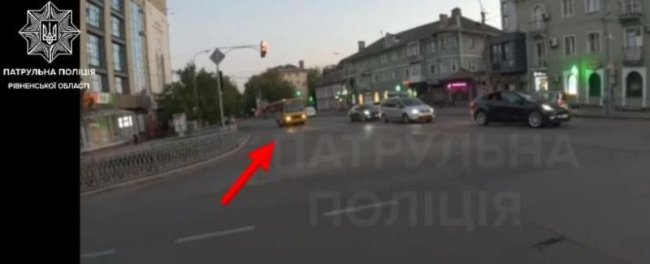 У Рівному оштрафували маршрутника, який проїхав на червоний сигнал світлофора (ВІДЕО)