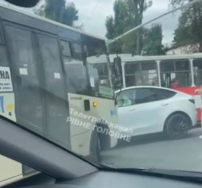 Скріншот з відео Рівне Головне