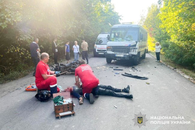 Водій маршрутки об’їжджав яму на Рівненщині і вбив мотоцикліста (ФОТО)