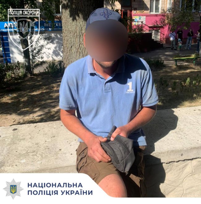 Спочатку погрожував розтрощити кафе у Рівному, а згодом - побити медиків