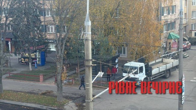 На Відінській встановили торговий кіоск — місцеві сумніваються у законності робіт