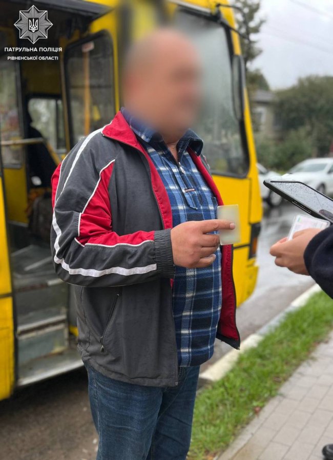 Фото - патрульна поліція Рівненщини 