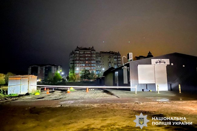 У Вараші чоловік з ножем напав та порізав поліцейського