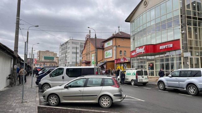 Замість городини у Рівному — парковки для автомобілів