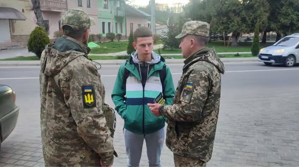 Розмір зарплати керівників ТЦК на Рівненщині