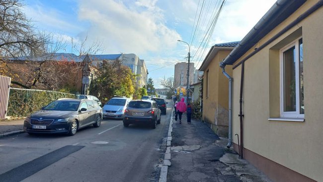 Біля поліції у Рівному — тільки односторонній рух