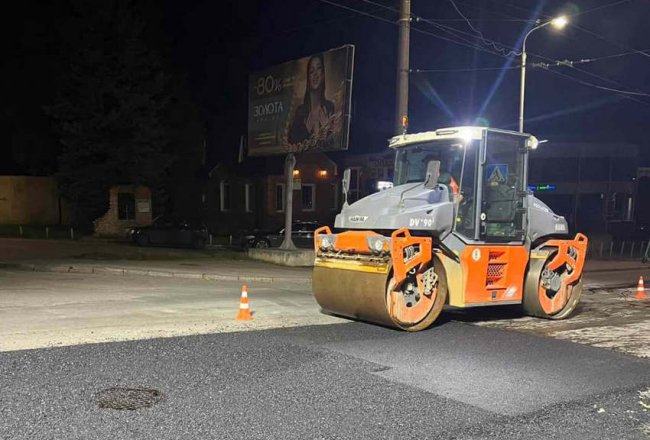 Доки не випав сніг, по Рівному усувають ямковість