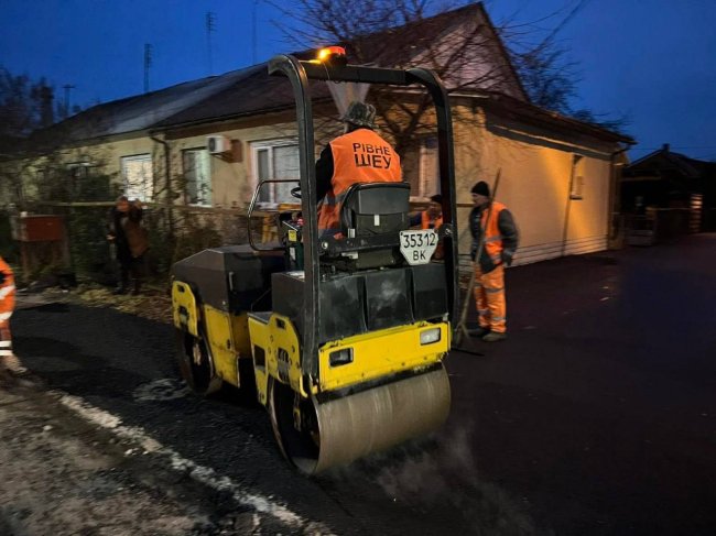 У Рівному заасфальтували вулицю