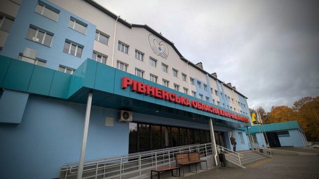 У Рівному лікарі пожертвували пів мільйона гривень зарплати для ЗСУ