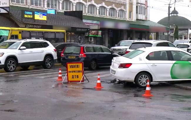 Водійка у Рівному влаштувала затор на Соборній 