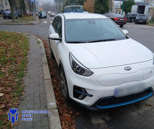 Паркування «на хвилинку» у Рівному може коштувати 680 гривень