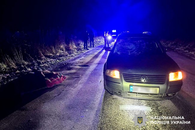У Рівненському районі легковик збив на смерть пішохода