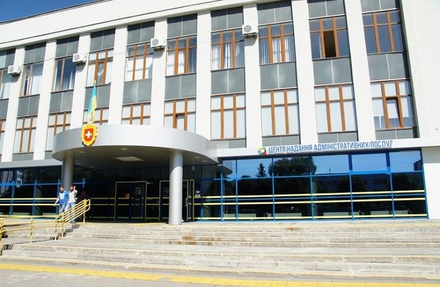 Рівненський ЦНАП, що на майдані Просвіти, 2 в м.Рівне